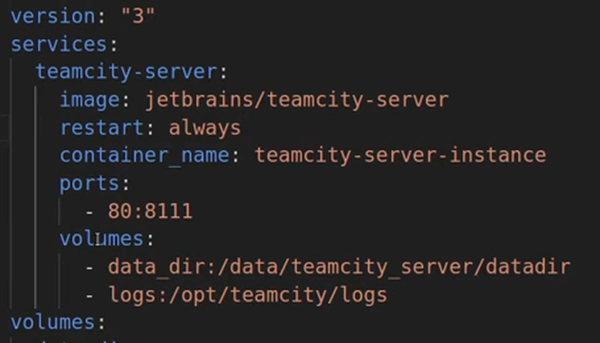 O início do docker-compose.yml: version 3, o serviço teamcity-server com image, restart always, container_name, ports 80:8111 e os dois volumes