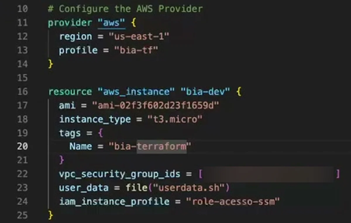 O main.tf com o provider e o resource aws_instance: AMI, t3.micro, tag bia-terraform, Security Group, user_data por arquivo e role-acesso-ssm (ID do Security Group borrado)